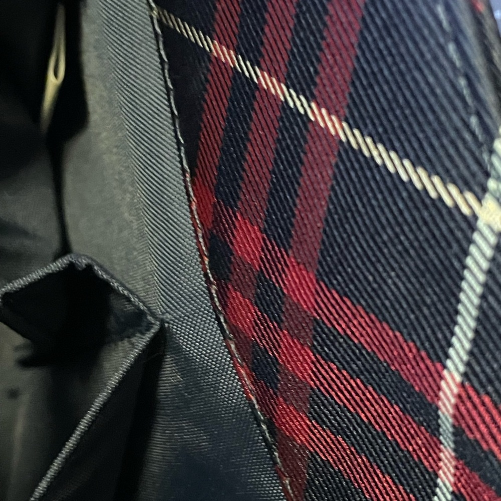 Authentic Burberry tote - Picture 14 of 16